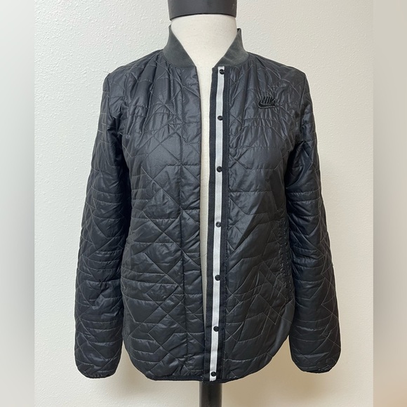 Nike Jackets & Blazers - Nike Black quilted jacket women’s size XS